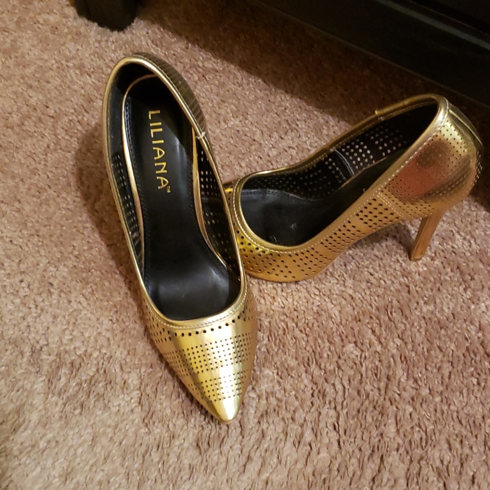Liliana Gold Pumps